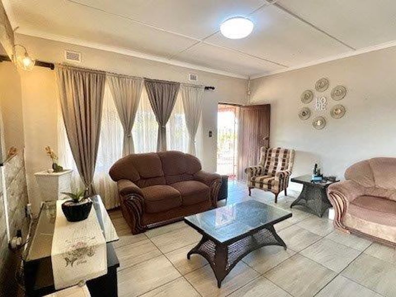 Spacious Coastal Family Home with Sea Views - Photo 7