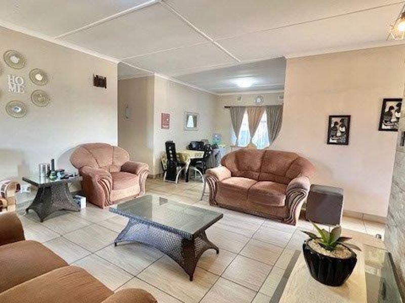 Spacious Coastal Family Home with Sea Views - Photo 10