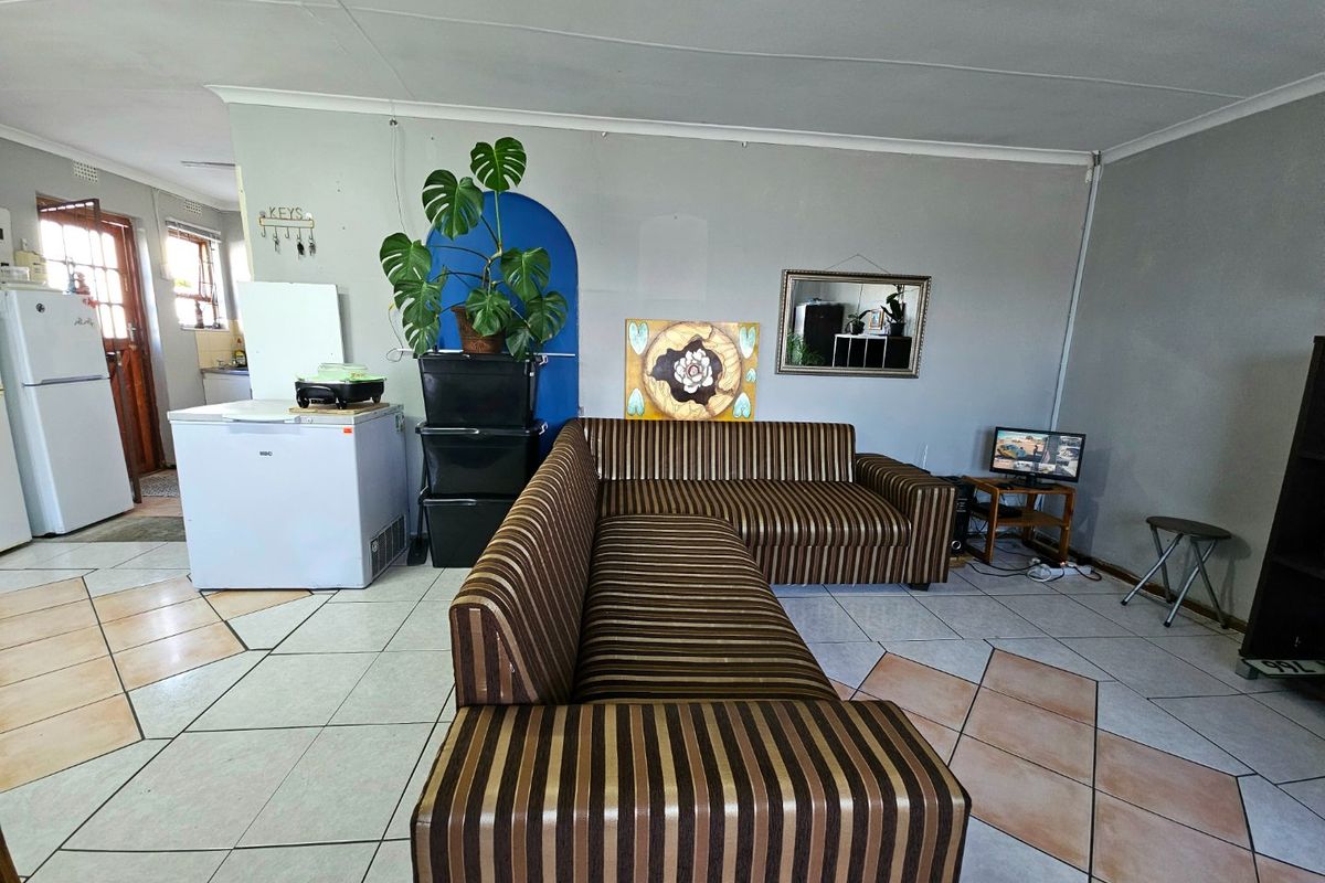 Freestanding, four bedroom family home situated on a 385 square metre plot - Photo 5