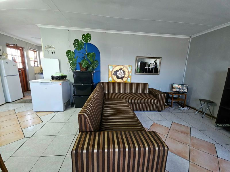 Freestanding, four bedroom family home situated on a 385 square metre plot - Photo 5