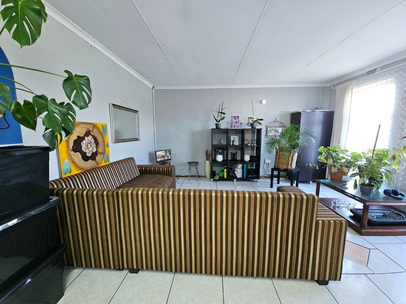 Freestanding, four bedroom family home situated on a 385 square metre plot - Photo 6