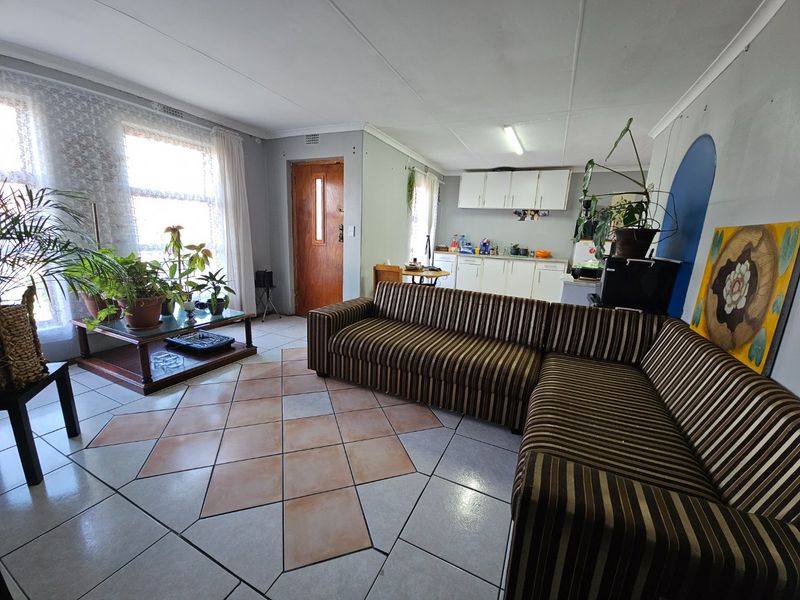 Freestanding, four bedroom family home situated on a 385 square metre plot - Photo 7