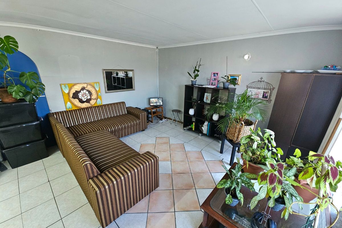 Freestanding, four bedroom family home situated on a 385 square metre plot - Photo 4