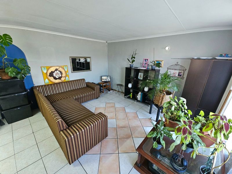 Freestanding, four bedroom family home situated on a 385 square metre plot - Photo 4