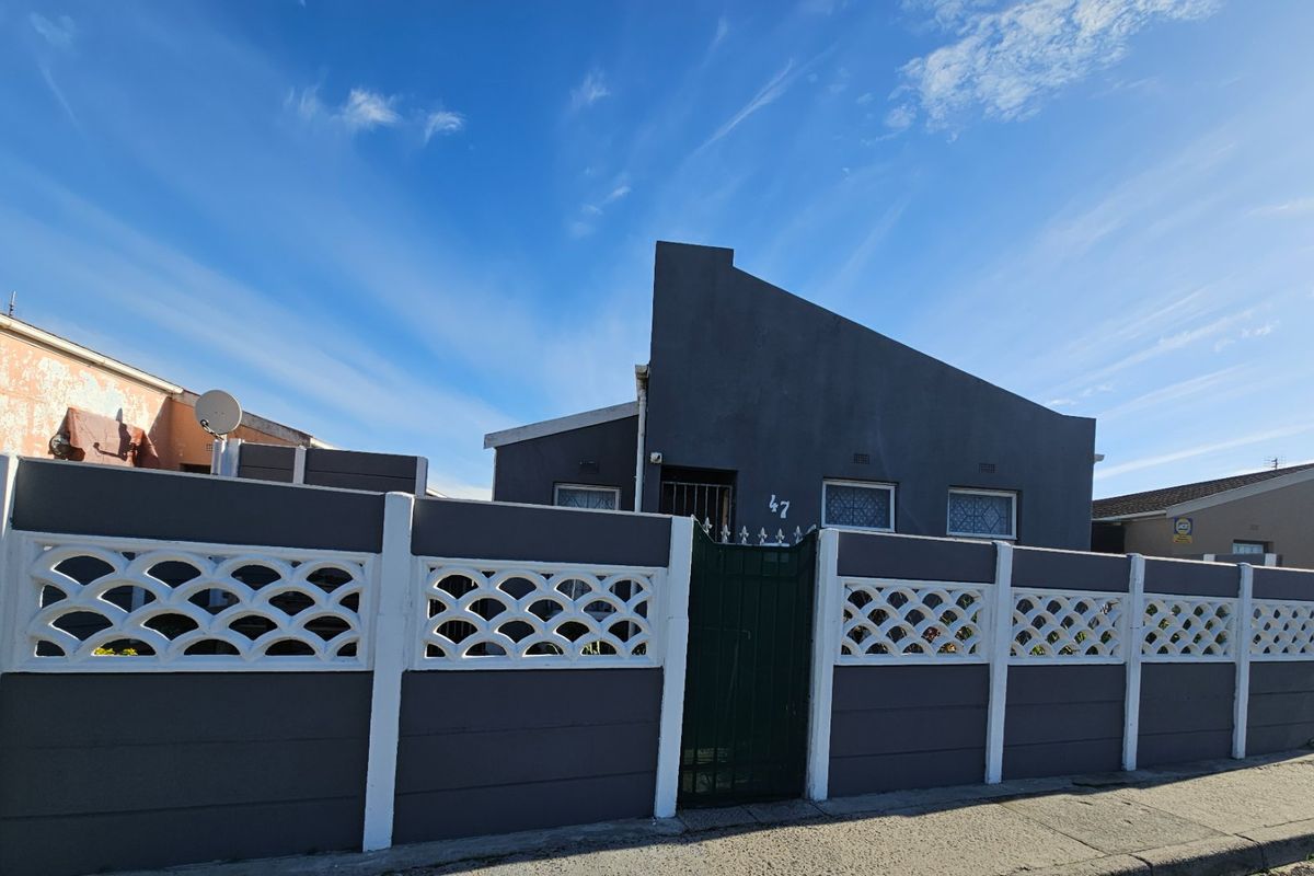 Freestanding, four bedroom family home situated on a 385 square metre plot - Photo 3