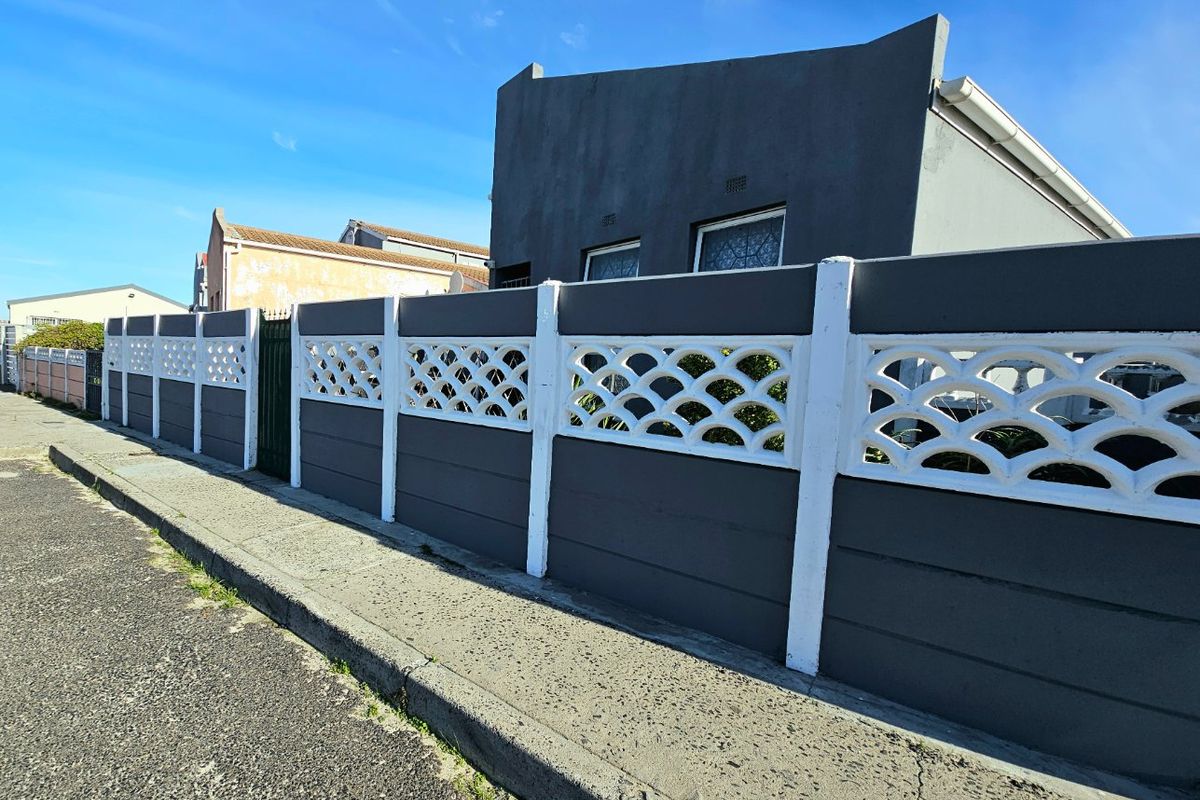 Freestanding, four bedroom family home situated on a 385 square metre plot - Photo 2