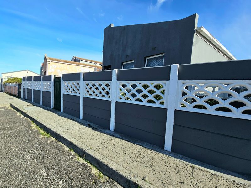 Freestanding, four bedroom family home situated on a 385 square metre plot - Photo 2