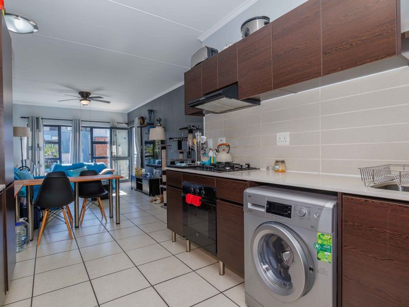 Discover modern, easy-living at this immaculate 2-bedroom, 2-bathroom apartment set in the highly sought-after Greenstone Gate.  - Photo 9