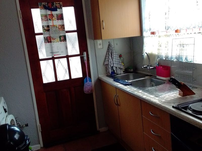 Charming 3-Bedroom Home in Secure, Pet-Friendly Cul-de-Sac Estate - Photo 5