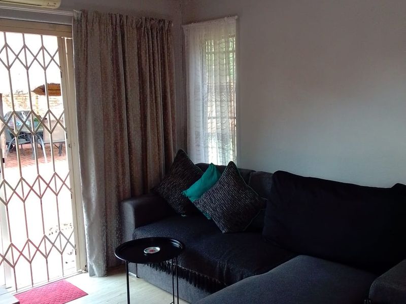 Charming 3-Bedroom Home in Secure, Pet-Friendly Cul-de-Sac Estate - Photo 9