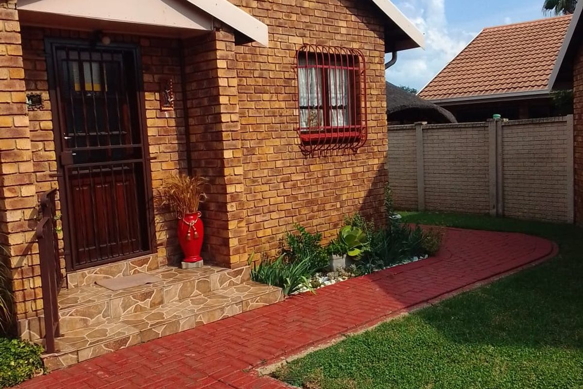 Charming 3-Bedroom Home in Secure, Pet-Friendly Cul-de-Sac Estate - Photo 3