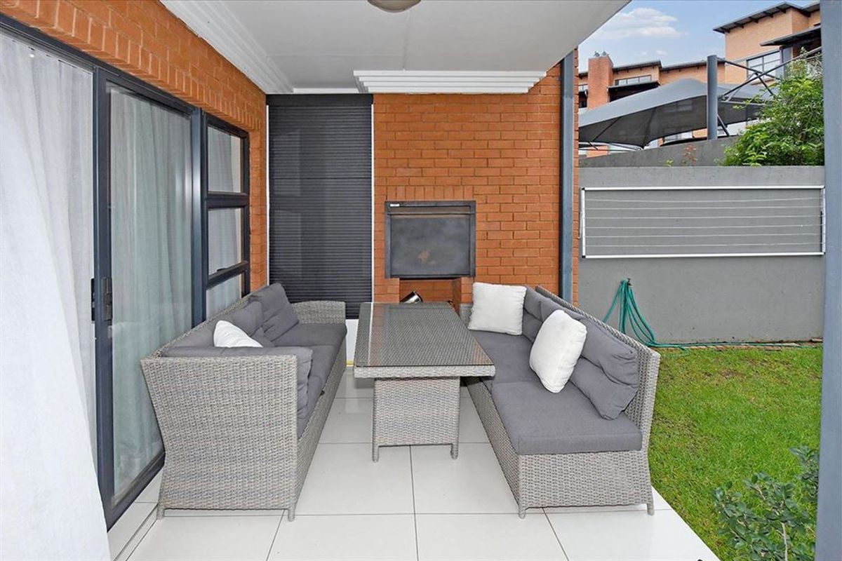 Charming 3-Bedroom Home with Modern Comforts - Photo 3