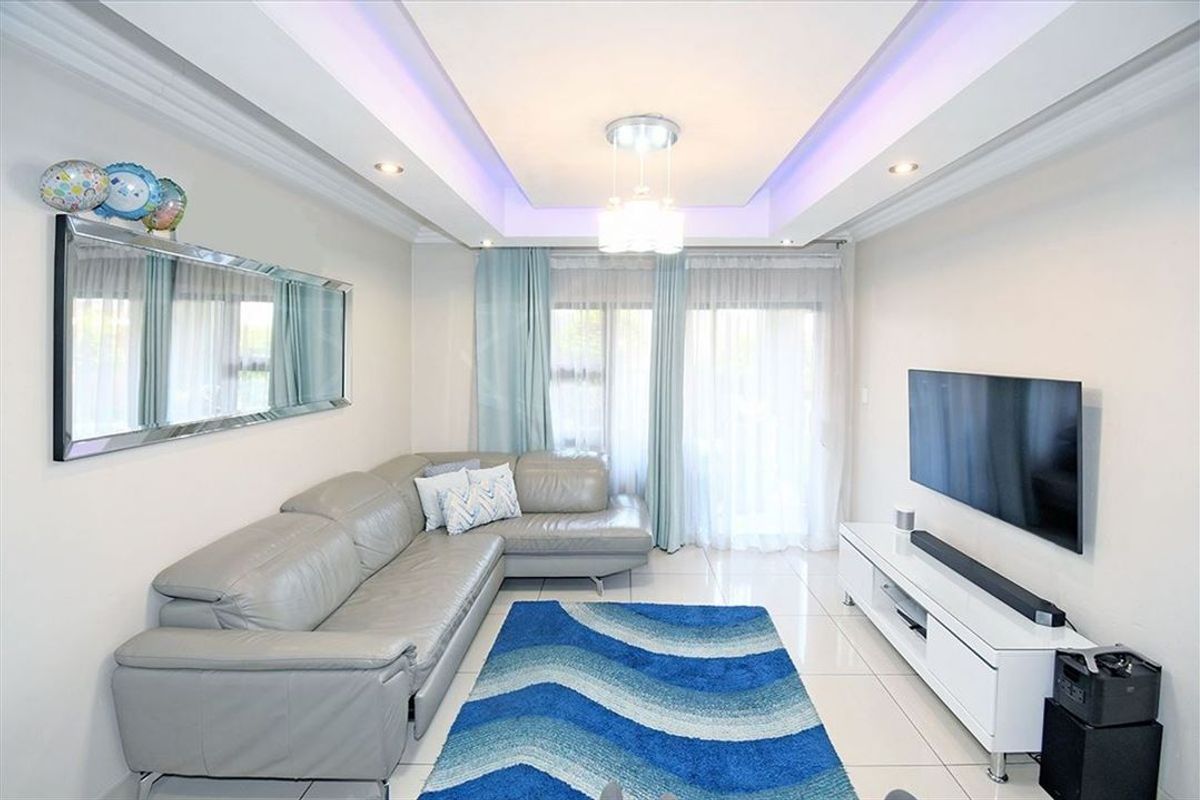 Charming 3-Bedroom Home with Modern Comforts - Photo 2