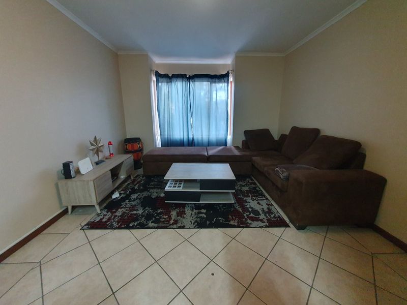 NEAT  2 BED APARTMENT FOR SALE IN THE SOUGHT AFTER 21 ZAMBEZI  ESTATE - Photo 2