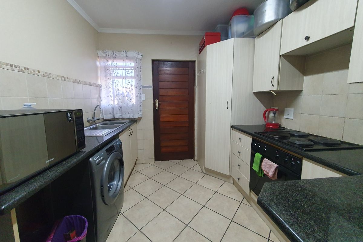 NEAT  2 BED APARTMENT FOR SALE IN THE SOUGHT AFTER 21 ZAMBEZI  ESTATE - Photo 5