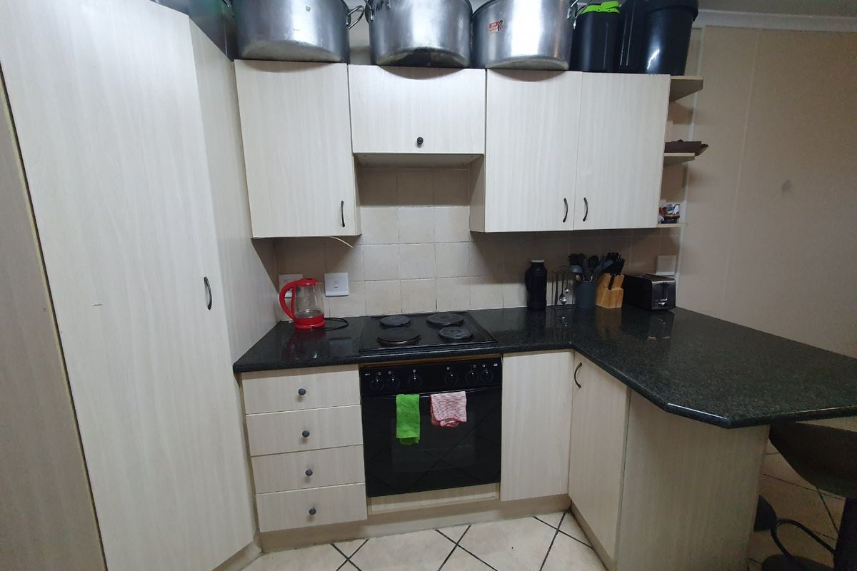 NEAT  2 BED APARTMENT FOR SALE IN THE SOUGHT AFTER 21 ZAMBEZI  ESTATE - Photo 4