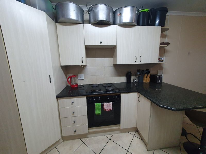 NEAT  2 BED APARTMENT FOR SALE IN THE SOUGHT AFTER 21 ZAMBEZI  ESTATE - Photo 4