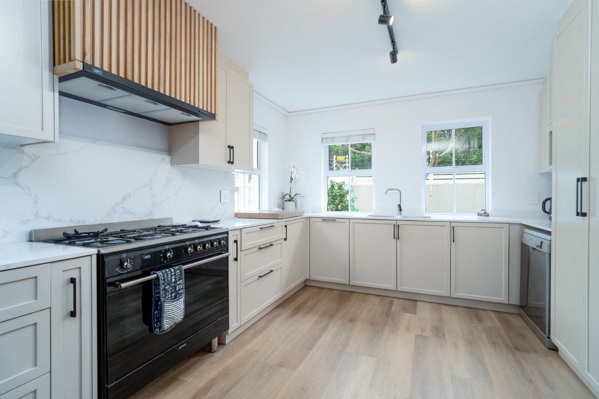 Tastefully Renovated & Perfectly Placed in Prime Kenilworth Upper - Photo 4