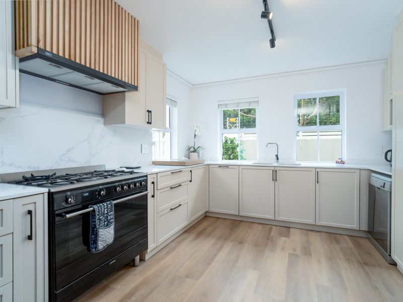 Tastefully Renovated & Perfectly Placed in Prime Kenilworth Upper - Photo 4