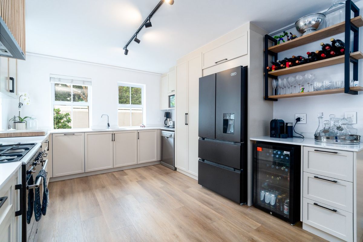 Tastefully Renovated & Perfectly Placed in Prime Kenilworth Upper - Photo 3