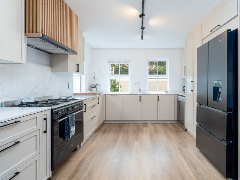 Tastefully Renovated & Perfectly Placed in Prime Kenilworth Upper - Photo 5