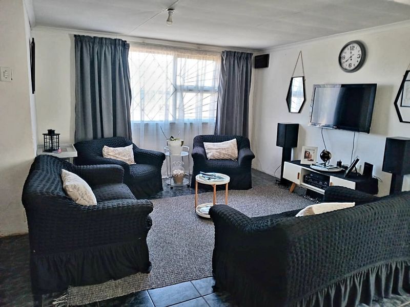 2 Bedroom House for Sale in Motherwell NU 8  - Photo 6