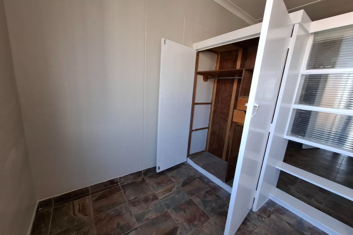 1 Large Bed Renovated Sunnyside - Photo 4