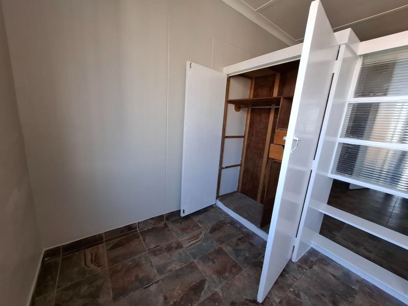 1 Large Bed Renovated Sunnyside - Photo 4