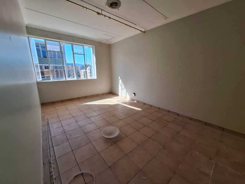 1 Large Bed Renovated Sunnyside - Photo 10