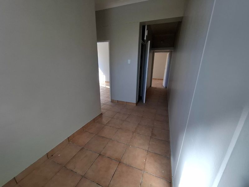 1 Large Bed Renovated Sunnyside - Photo 8