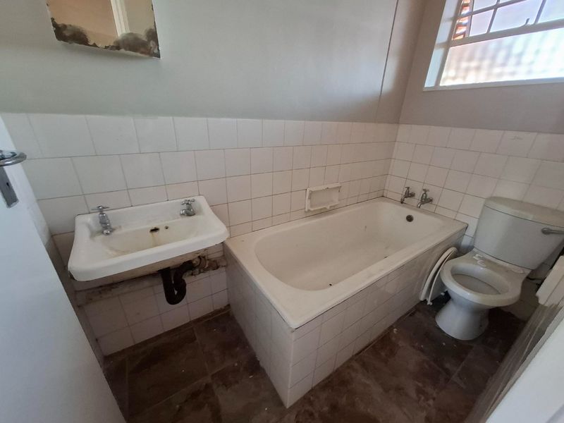 1 Large Bed Renovated Sunnyside - Photo 6