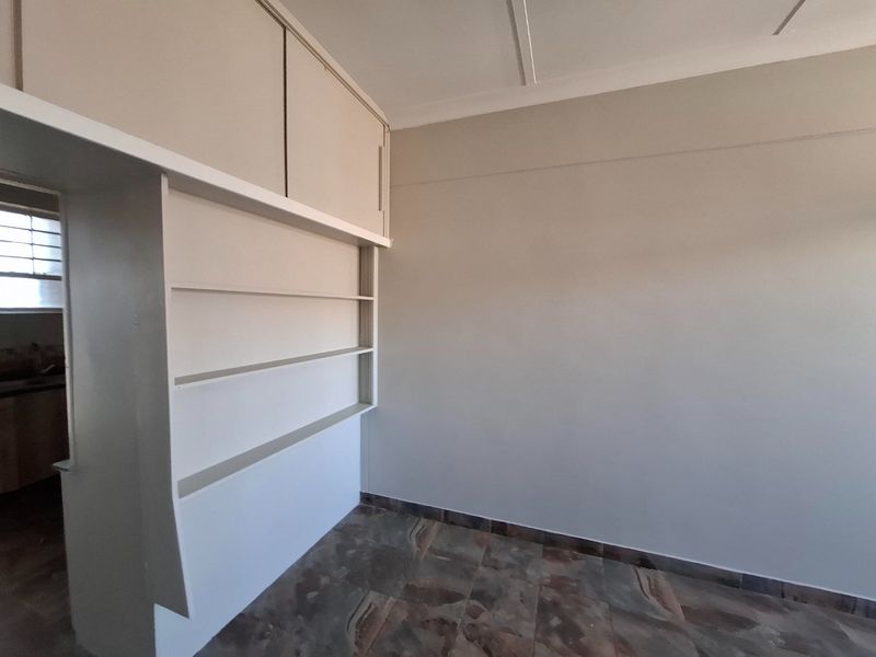 1 Large Bed Renovated Sunnyside - Photo 7