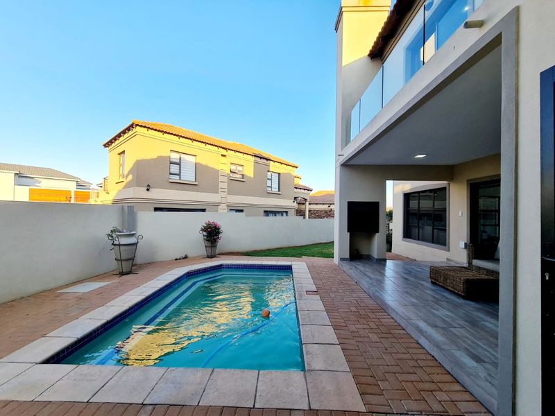 Refined Luxury Living – Blue Valley Golf Estate - Photo 7