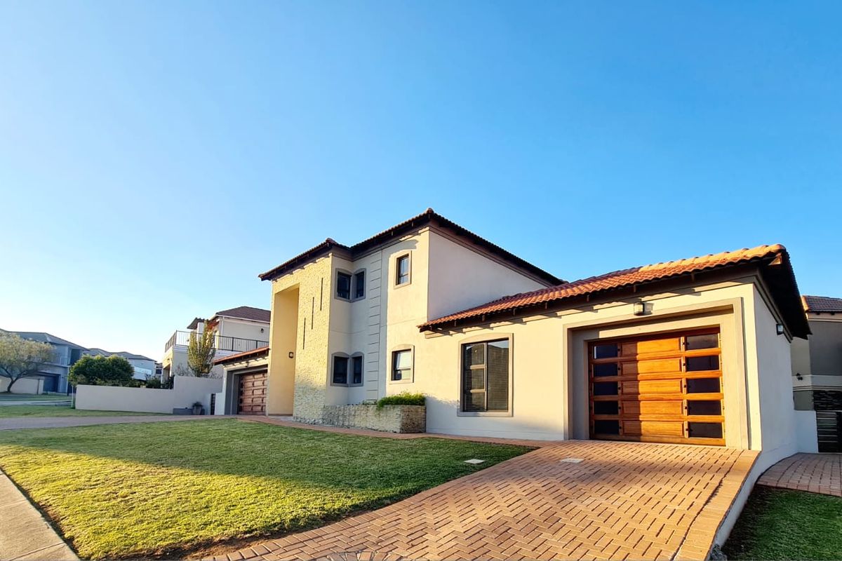 Refined Luxury Living – Blue Valley Golf Estate - Photo 2