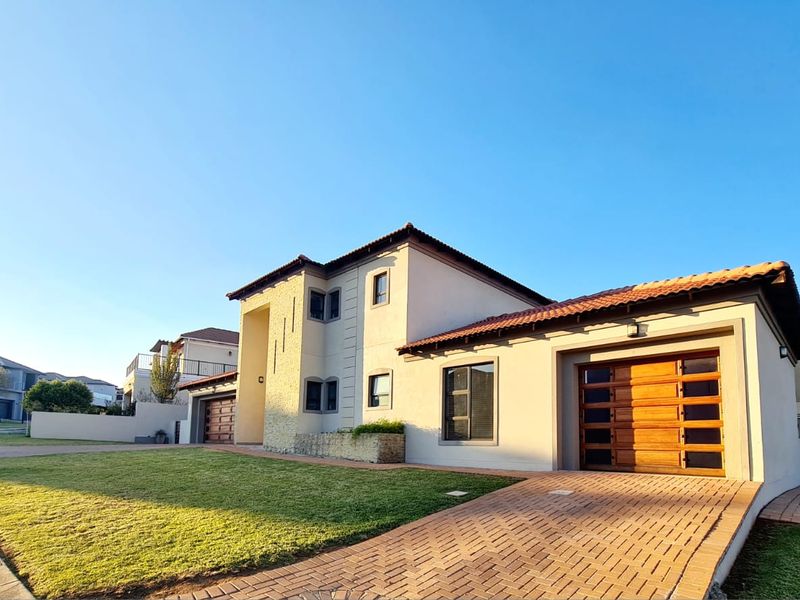 Refined Luxury Living – Blue Valley Golf Estate - Photo 2