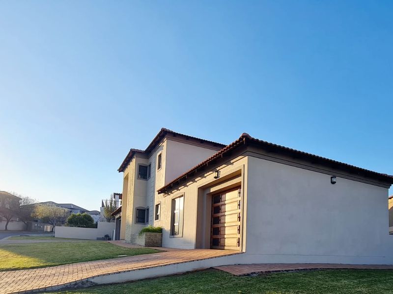 Refined Luxury Living – Blue Valley Golf Estate - Photo 3