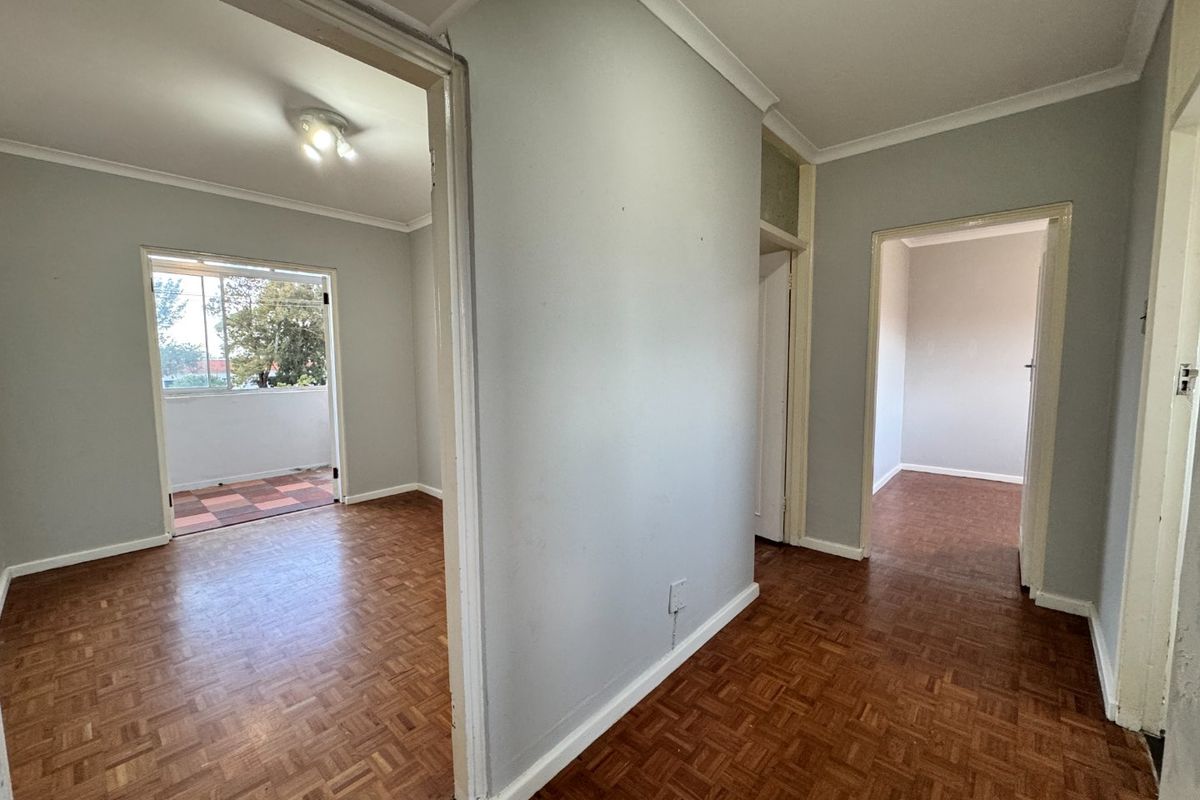 Great investment opportunity in sought after complex - Photo 3