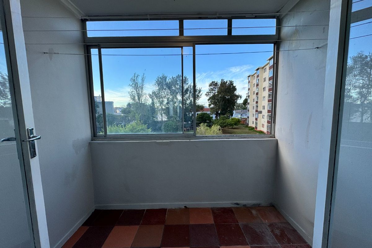 Great investment opportunity in sought after complex - Photo 4