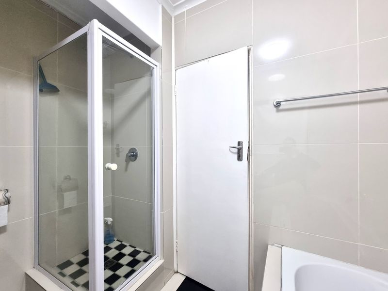 Great investment opportunity in sought after complex - Photo 8