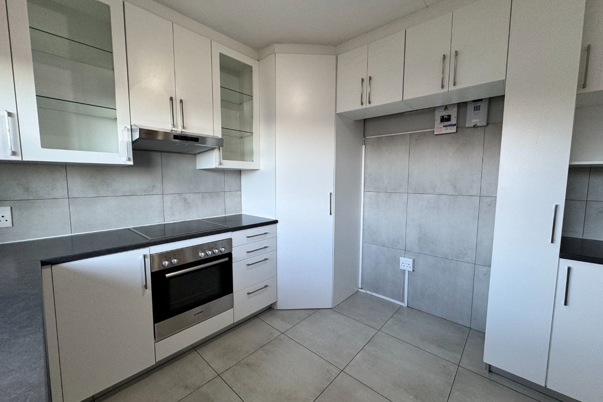 Great investment opportunity in sought after complex - Photo 2