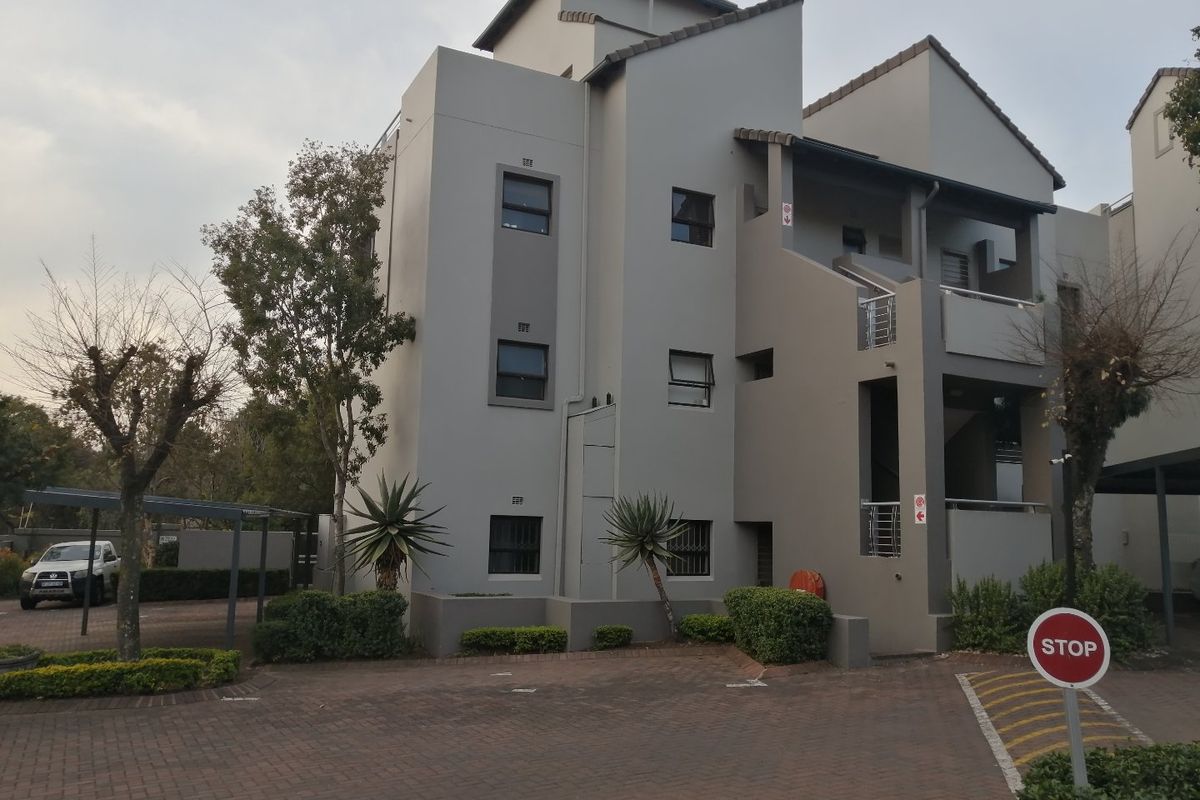 Sunninghill Secure Sanctuary: 1-Bed, 1-Bath Gem with Futuristic Security! - Photo 2