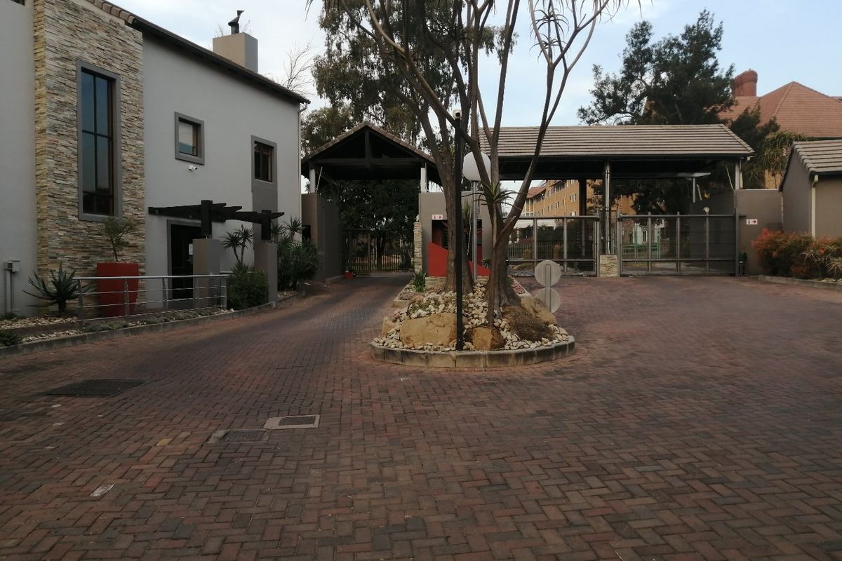 Sunninghill Secure Sanctuary: 1-Bed, 1-Bath Gem with Futuristic Security! - Photo 3