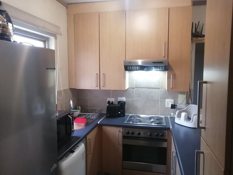 Sunninghill Secure Sanctuary: 1-Bed, 1-Bath Gem with Futuristic Security! - Photo 10