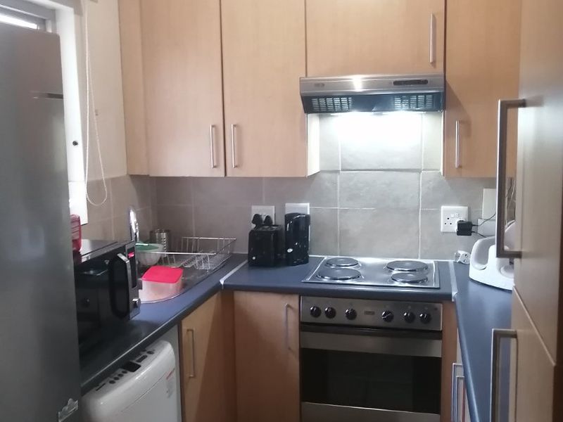 Sunninghill Secure Sanctuary: 1-Bed, 1-Bath Gem with Futuristic Security! - Photo 8