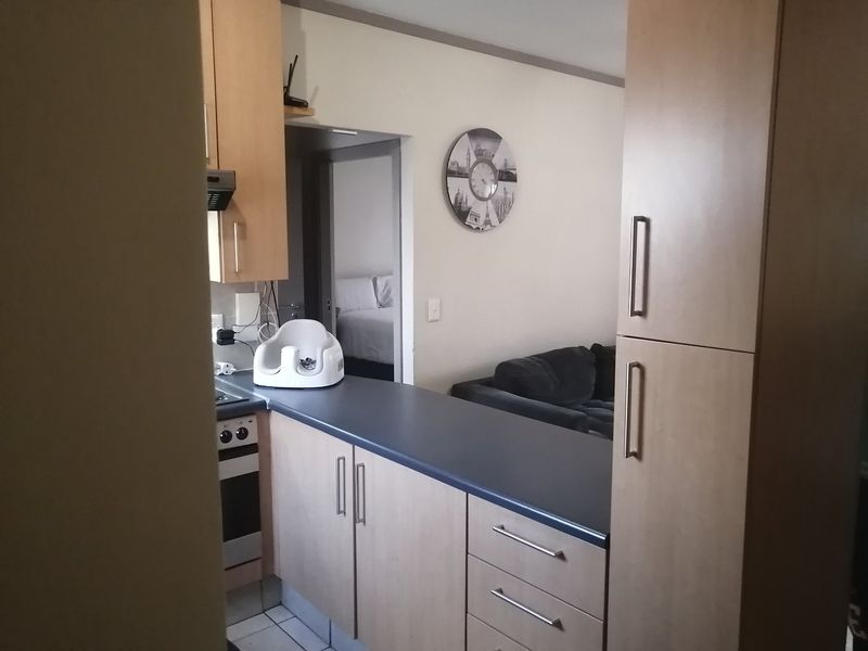 Sunninghill Secure Sanctuary: 1-Bed, 1-Bath Gem with Futuristic Security! - Photo 7