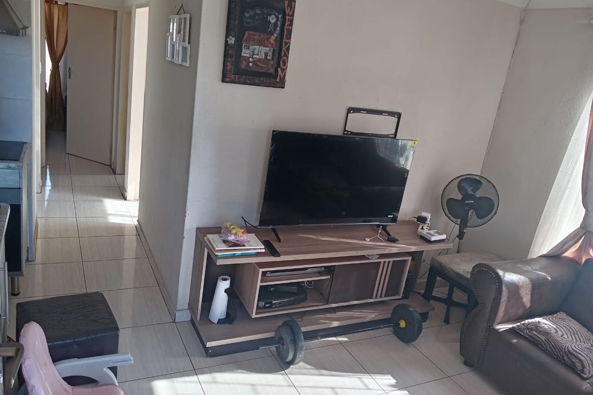 3 bedroom stand alone house Soshanguve Soshanguve VV - Photo 3
