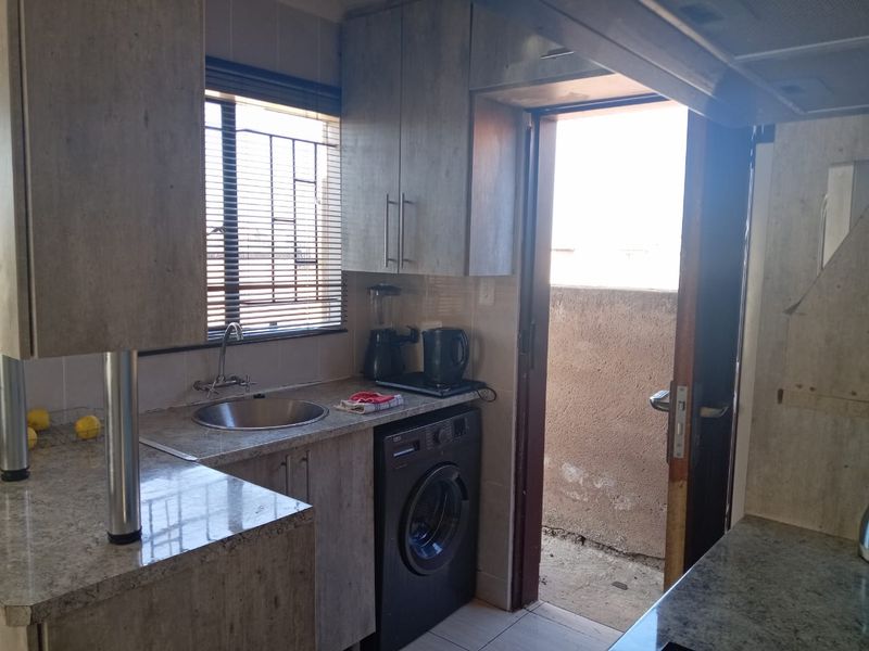 3 bedroom stand alone house Soshanguve Soshanguve VV - Photo 9