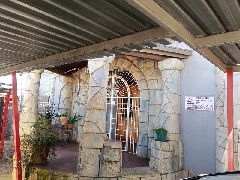 Business & Lifestyle Opportunity | Dual-Dwelling Property with Business Rights for Sale - Photo 3