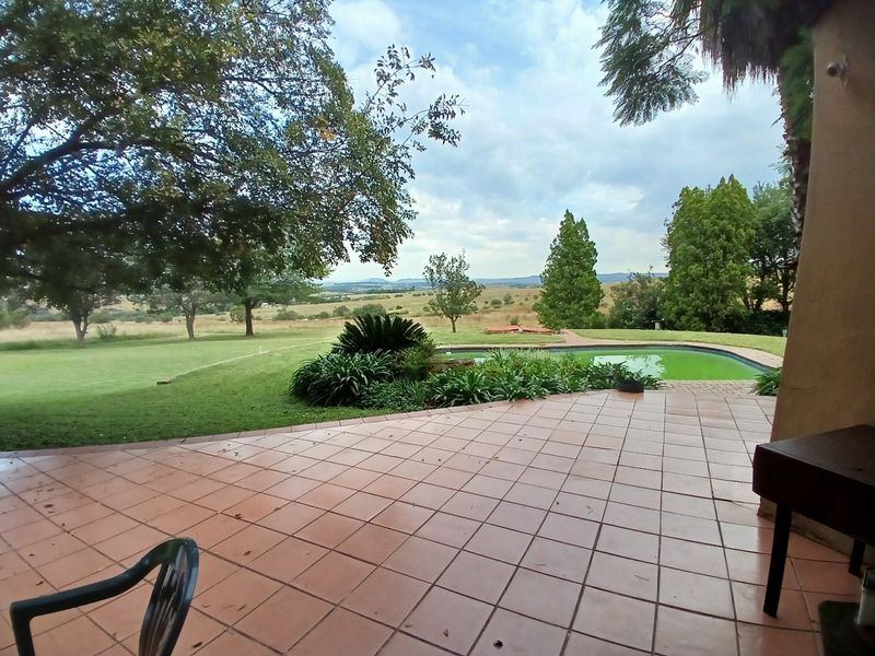 Beautiful serene viewsite with 2 houses, 2 cottages and more - Photo 10