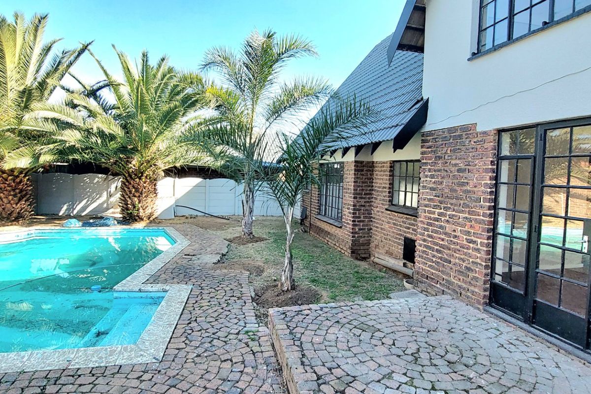 Hot off the press spectacular family home  - Photo 2